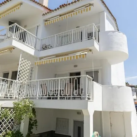 Дом отдыха Euphoria Beachfront Каландра